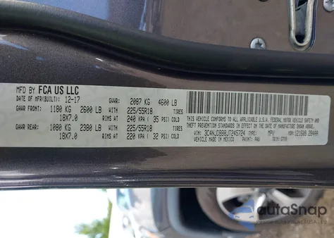 2018 Jeep Compass Latitude 4X4 z USA, uszkodzony, nr VIN 3C4NJDBB8JT245724